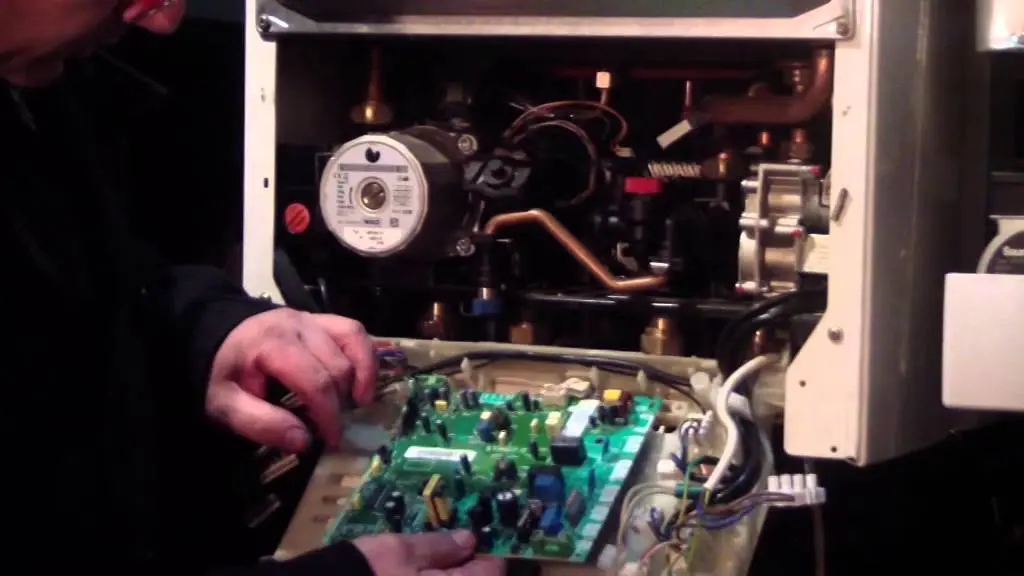 reparar placa electronica caldera - Cómo limpiar una placa electrónica quemada