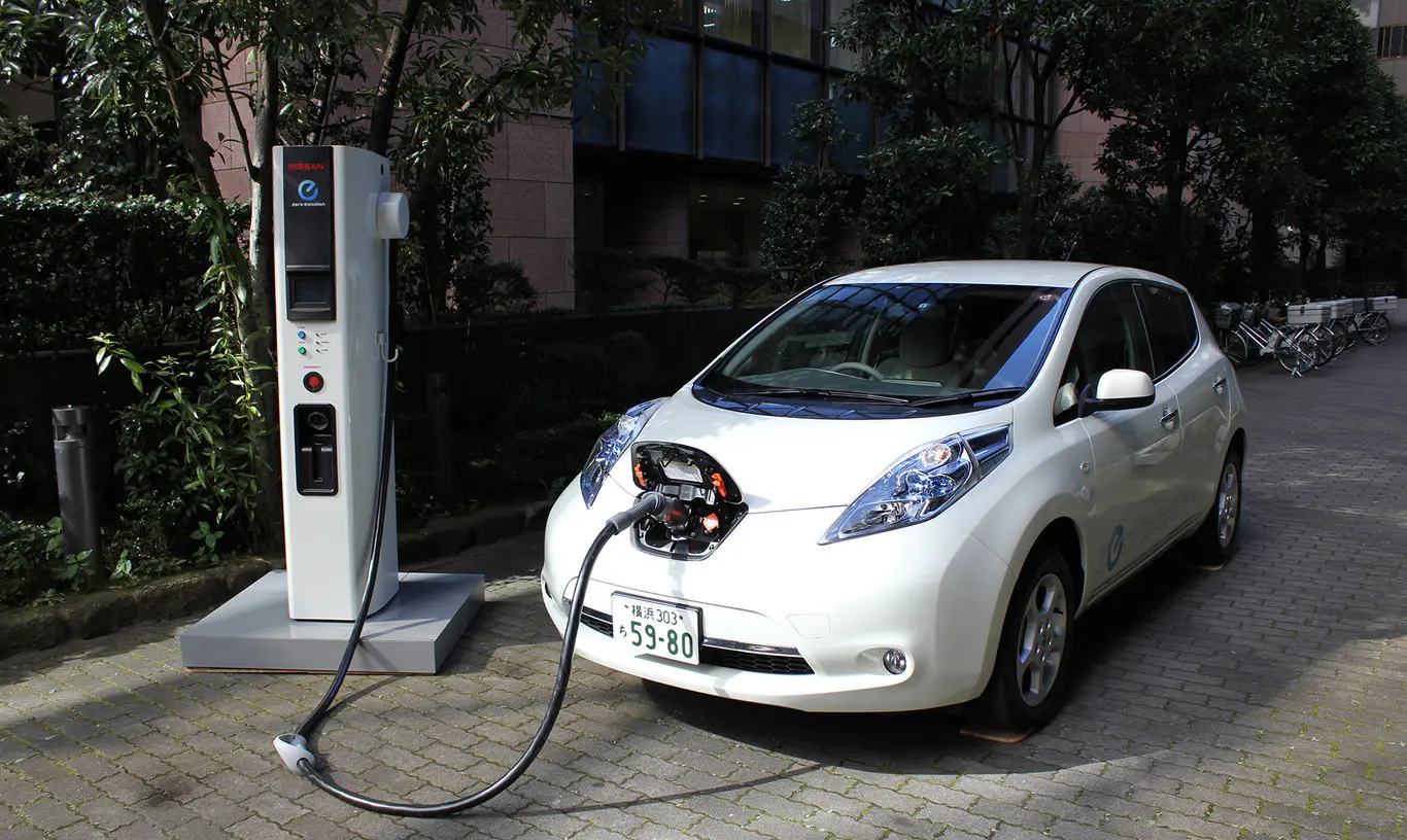 coche electrico con cargador a gasolina - Cómo se llaman los coches de gasolina y eléctricos