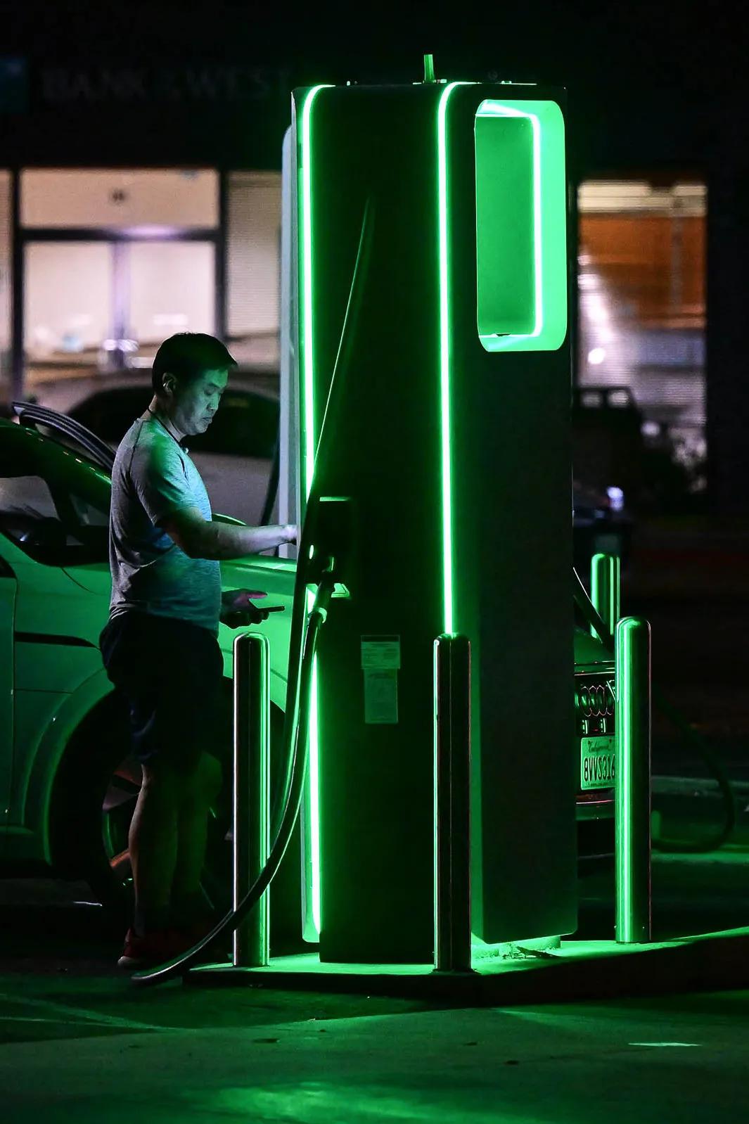 mantenimiento cargadores coche electrico normativa - Qué tipo de mantenimiento necesita un carro eléctrico